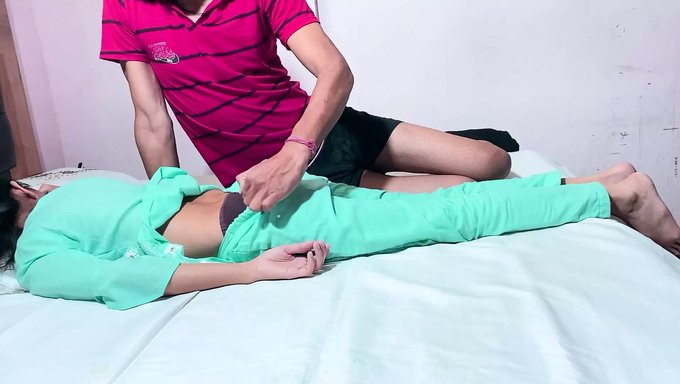 医学生被牛仔女孩操得脏兮兮的