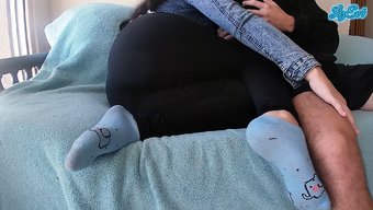 与成熟棕发女郎的激烈...