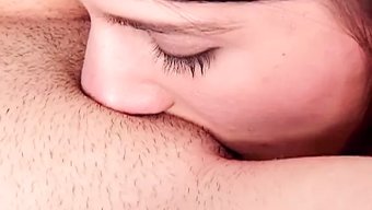 拥有大自然乳房和惊人...