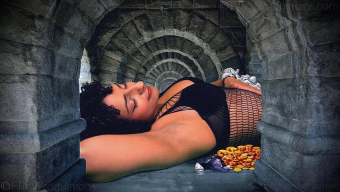 女主人islmkmpo用她的巨乳支配