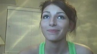 女孩用假阳具的惊人自制视频
