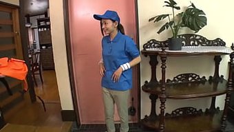 亚洲剃光的阴户被快速...