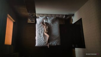小巧玲珑的少女在隐藏...