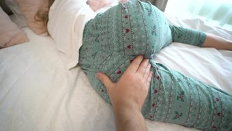 少女继妹从继兄那里得...