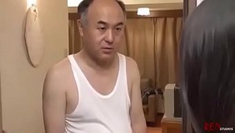 准备好与这些性感的青...