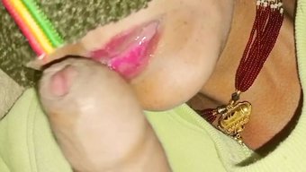 肌肉发达的印度妻子大...