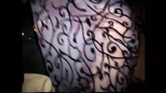 前女友卡拉在家里从事性活动