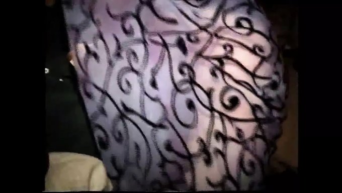 前女友卡拉在家里从事性活动