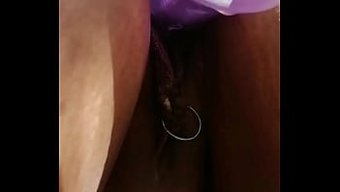 熟女业余爱好者用巨大...