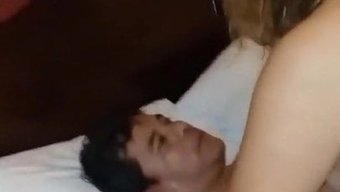 另一个男人干胖妻子的屁股