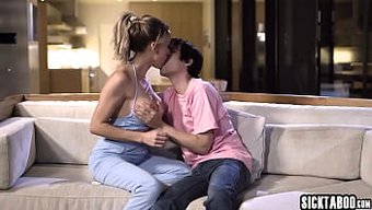 熟女继子在铁杆性爱中...
