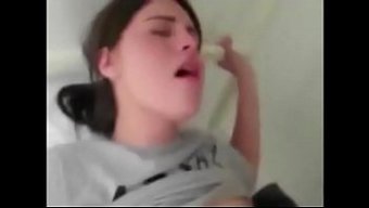 青少年女同性恋在自制...