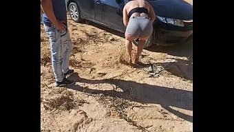 看一个性感的拉丁裔色...