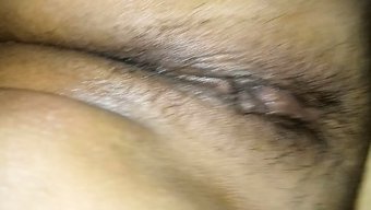 成熟的印度女人自慰并...