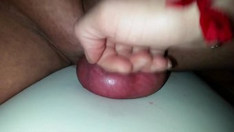 年轻而顺从的妻子被她...