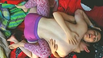 业余情侣在热门视频中...