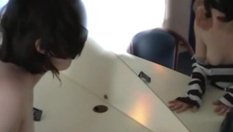 Lola在ce视频中...