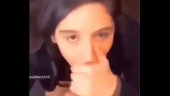 识别这个视频中的女人...