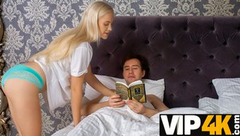 小巧的俄罗斯少女ni...