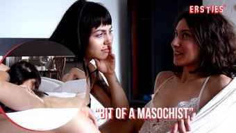 女同性恋情侣享受粗暴...