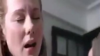 骚气十足的熟妇继母勾...