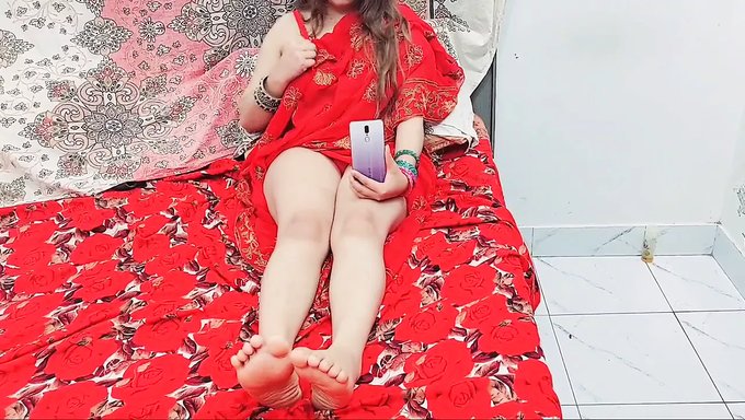 巴基斯坦妻子享受手指自慰和高潮