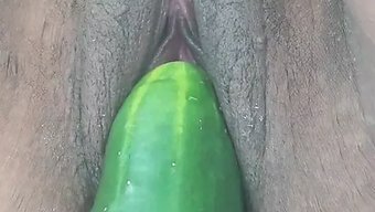 哥伦比亚宝贝用拳头和...