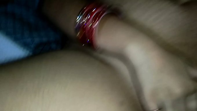 成熟的印度情侣享受热辣的牛仔骑乘和69姿势