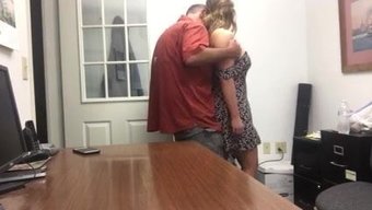 阴道性交办公室面试变...