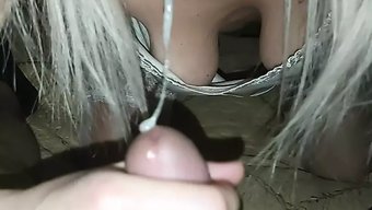 少女继妹为她的男友给...