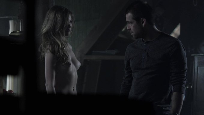 Lily Simmons在banshee S1e05中的热辣场景