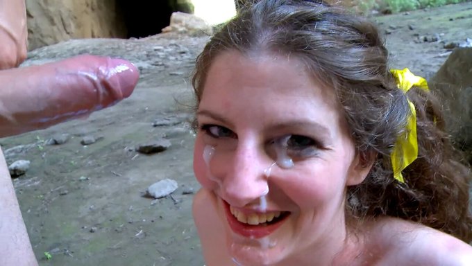 胸部丰满的旅游少女被大屁股操得大奶子弹跳