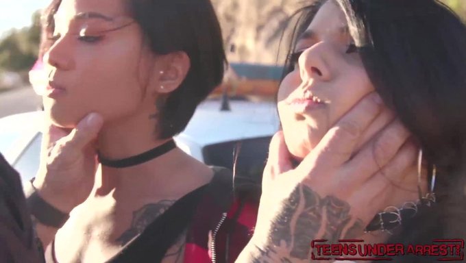 Gina Valentina和两个警察的三人行高清视频