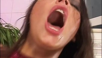 德国荡妇在最新一集里...