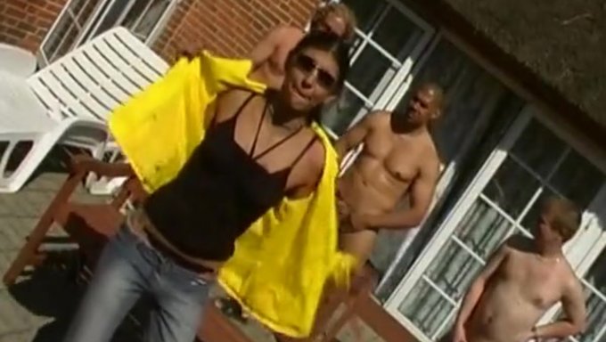 Danish Maya与阿拉伯男人的群交冒险