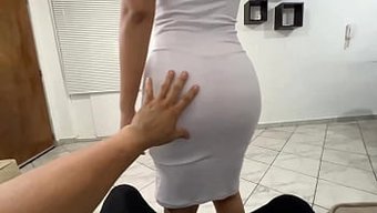 继母教她的继子用丰满...