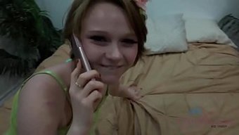 可爱的18岁女孩在p...