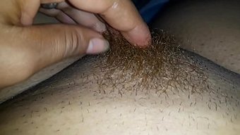 观看这位业余拉丁裔少...
