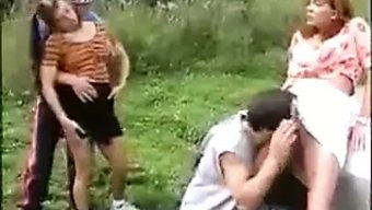 成熟的妻子和少女四人行