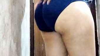 印度年轻女孩自慰和换...
