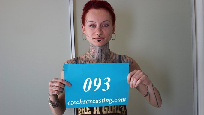 捷克美女纹身和小胸部试镜色情试镜
