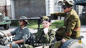 少女亚洲女孩自然身材...