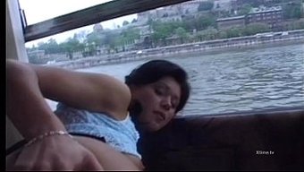 女性为大鸡巴口交和肛...