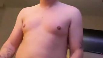 业余新娘在自制视频中...