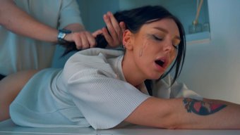 浪漫情侣探索禁忌,强...