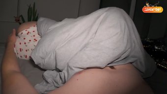 卧室里大奶继姐激情视频
