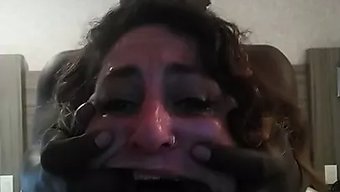 成熟的美国美女被残酷...