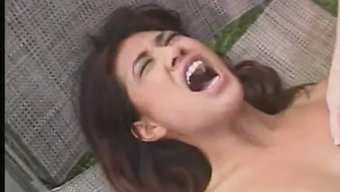 两个美国少女给一根粗...