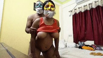 胸部丰满的印度女人被...