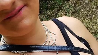 业余青少年骑车手在摄...
